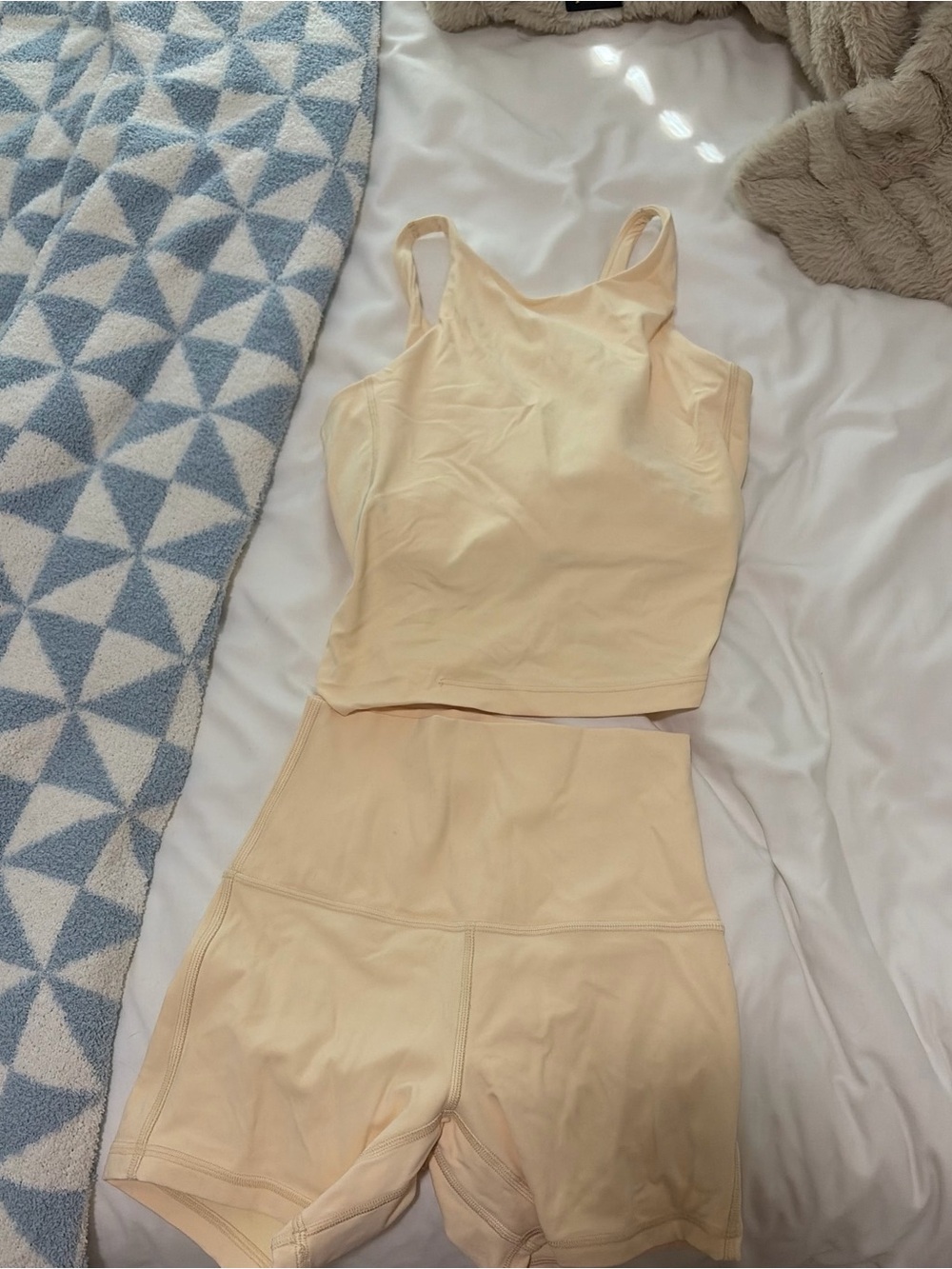 Lululemon align butter cream twist tank & 4 inch biker shorts set size 2